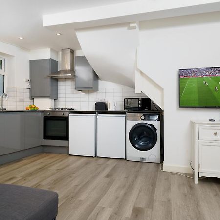 Modern Apartment In South West ロンドン エクステリア 写真