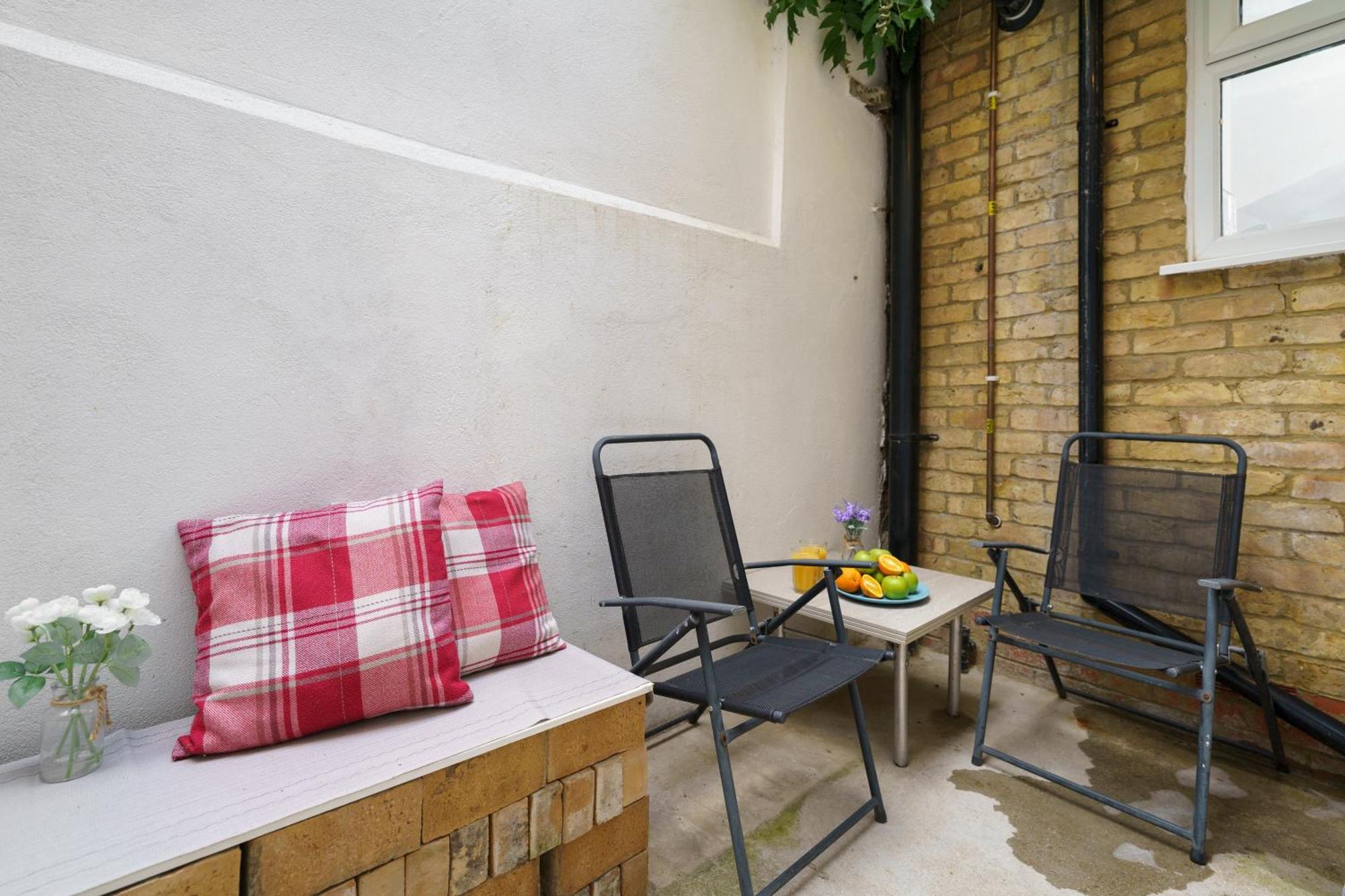 Modern Apartment In South West ロンドン エクステリア 写真